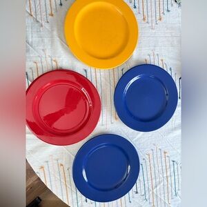 Waechtersbach set of 4 dinner plates. Colors. Large. Blue red yellow